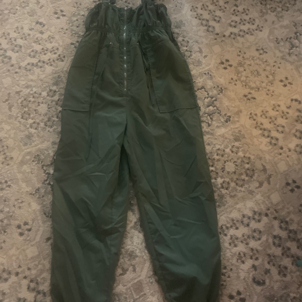 Olive green women’s jumpsuit XL. Zip front drawstring empire waist